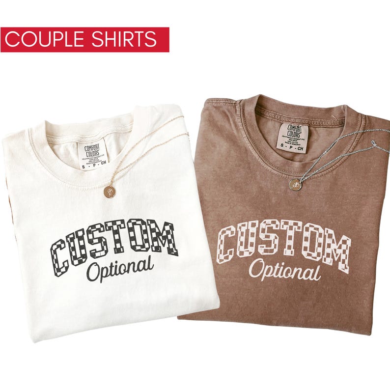 Spersonalizowana koszulka z nadrukiem Comfort Colors Varsity Letter Stwórz własną koszulkę, spersonalizowana koszulka na grupowe podróże, koszulka na zjazd rodzinny zdjęcie 12