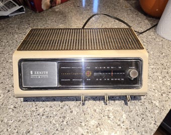 1972 Zenith F420W AM/FM Radio Woodgrain Target Tuning Works and Looks Great MCM