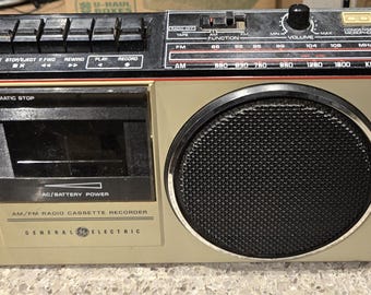 1980s General Electric GE Model 3-5244A AM/FM Radio Cassette Tape Recorder
