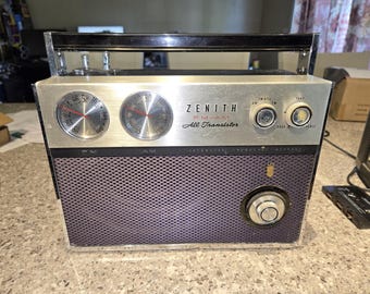 Vintage 1961 Zenith Royal 2000 Trans-Symphony Radio AM/FM Collectible Very Nice Condition