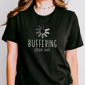 Buffering Please Wait, Camiseta divertida para TDAH, Camiseta con pensamiento humorístico, Camiseta para distraerse fácilmente, Camiseta neurodivergente