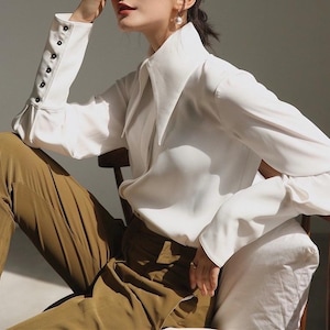 Vintage Chic White Dress Shirt for Women – Minimalist Long Sleeve Blouse with Statement Collar – Elegant Workwear Top for Office or Casual