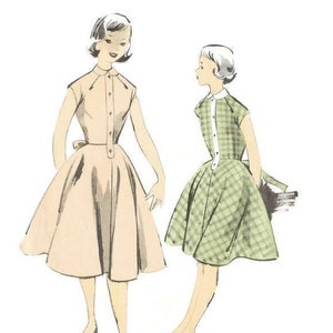 Puede incluir: Ilustración de dos vestidos. Uno es un vestido de color melocotón claro con un corpiño abotonado y una falda acampanada. El otro es un vestido a cuadros verdes y blancos con cuello blanco y botones. Ambos vestidos tienen un estilo vintage.