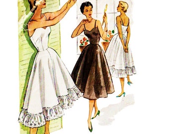 1950s Full Slip Sewing Pattern McCall's 8962 Sz 14 B32 VFG