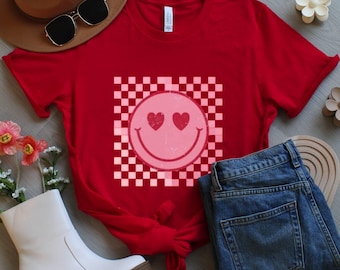 Retro Smiley Face T-Shirt: Red Checkerboard Heart Eyes, Y2K Graphic Top
