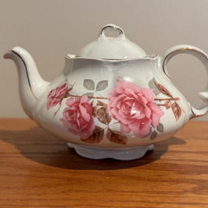 Vintage Ellgrave Wood And Sons Ironside England Roses Gilded 3 Cup Teapot