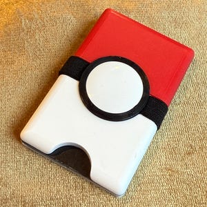 Guarda tus tarjetas con estilo: billetera delgada para tarjetas AirTag Tracker Classic Pokéball