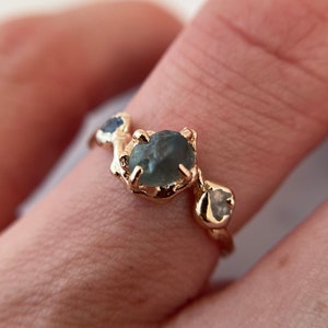 Demi Naples Rough Montana Sapphire Trio Ring | Handmade Montana Sapphire Nature Ring, Colorful Gemstone Earth Inspired Engagement Ring