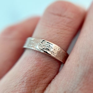 5 mm Monhegan Ehering | Strukturierte Herrenring, Bio Baumrinde Ehering, handgemachte Natur inspirierter Ehering, Unisex Zweig Band