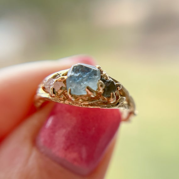 Laurel Montana Sapphire Three Stone Ring Colorful Handmade Gemstone Nature Ring Organic Sapphire Wedding Ring Earth Inspired Boho Ring Etsy Canada