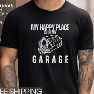 私の幸せな場所はガレージシャツ メカニックギフト カーガイTシャツ、自動車修理Tシャツ、クラシックカー愛好家、ガレージライフ、送料無料セール中
