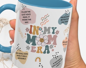 Taza con frases motivacionales "En la era de mi mamá", regalo estético de cumpleaños para mamás primerizas, regalo del Día de la Madre 2025, afirmaciones positivas.