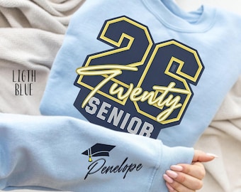 Sudadera o sudadera con capucha personalizada para la promoción de 2026, sudadera de la clase de 2026, nombre personalizado en la manga, cuello redondo, regalos para graduados universitarios.