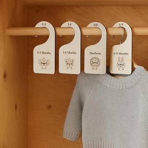 Séparateurs de garde-robe de bébé, organisateur de placard en bois, organisation de vêtements de bébé, cintres de taille de chambre d'enfant, cadeau de baby shower