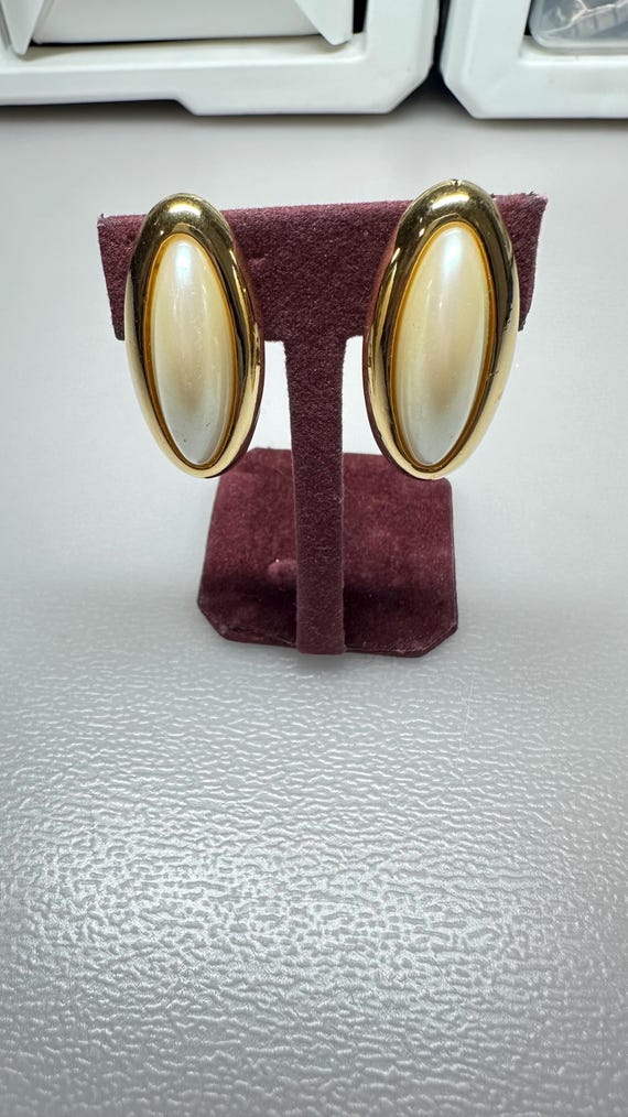 Richelieu Faux Pearl Clip-on Earrings - image 1