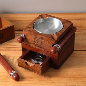 Cenicero de madera de nogal personalizado, gran regalo para hombres, cenicero único, accesorio para puros, regalo para esposo y padre, regalo para padrinos de boda.