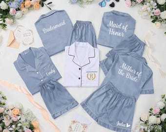 Pijamas de damas de honor con monograma, pijamas de satén personalizados, pijamas para la fiesta nupcial, conjunto de pijamas con iniciales personalizadas, regalo para la novia.