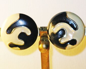 Vintage Nina Ricci Enameled Black and White Abstract Pierced Post-Clip Earrings (E-1-6)