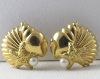 Vintage Gold Tone Pierced Post Seashell Starfish Earrings (E-1-3)