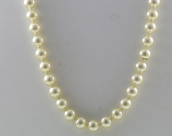 Trifari Vintage Glass Faux Pearl Necklace (N-2-4)