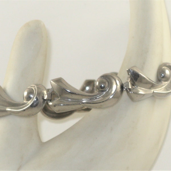 Silver Tone Vintage Wave Scroll Bracelet (BR-4-3)