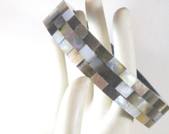 Vintage Acrylic Inlaid Mother of Pearl Bangle Bracelet Size 6-7 (BR-4-3)2)