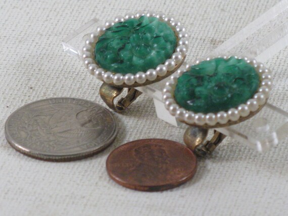 Vintage Green Peking Glass Clip On Earrings (E-2-… - image 3
