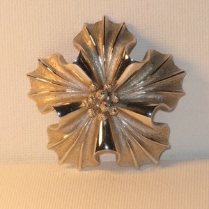 SALDI - Spilla floreale vintage Coro in argento (B-3-5)
