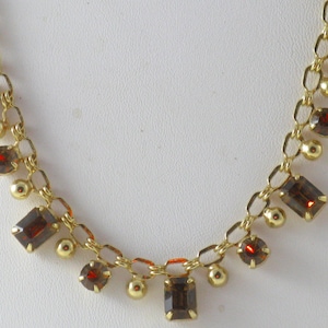 Collar vintage con diamantes de imitación colgantes de color marrón (N-4-2)