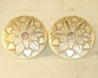 Vintage White Celluloid Floral Etched Screwback Earrings (E-2-4)