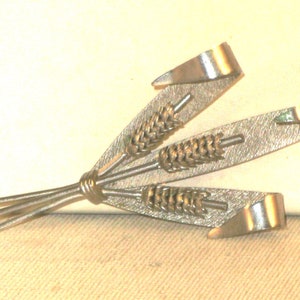 Vintage Silver Tone Cattails Brooch Pin (B-2-4)