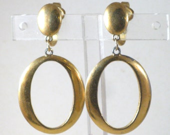 Crown Trifari Vintage Dangling Oval Gold Tone Clip Earrings (E-2-5)