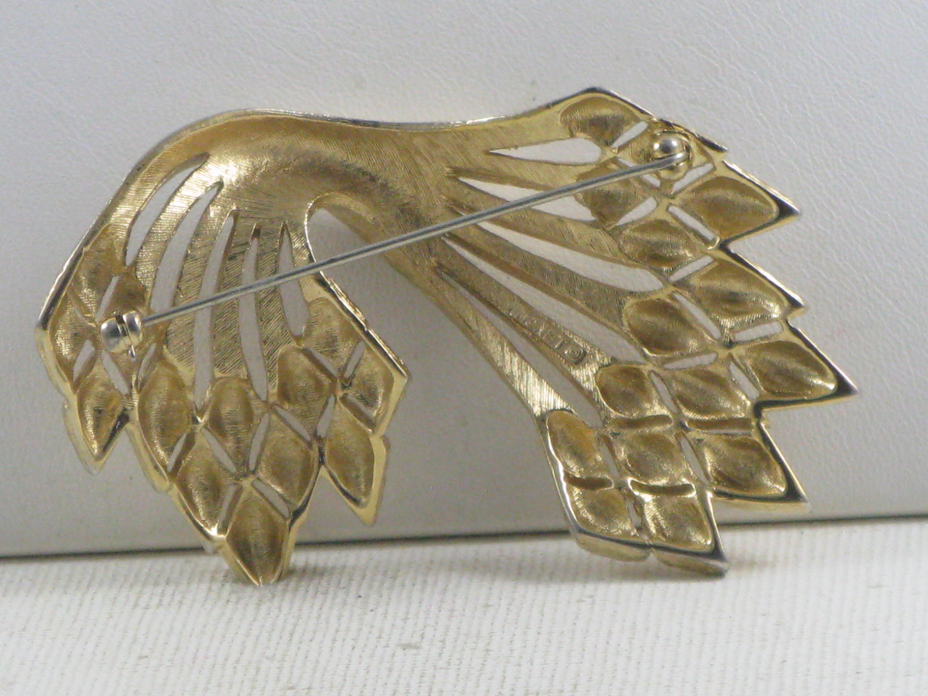 Vintage Collectible Monet Gold Tone Swag Brooch Pin (B-4-6
