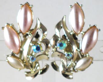 Vintage Pink Faux Pearl Aurora Borealis Rhinestone Clip Earrings  (E-2-2)