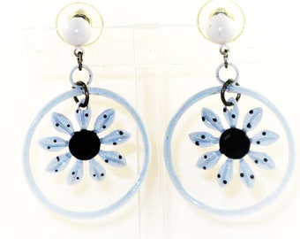 Vintage Black and White Enamel Daisy Hoop Pierced Post Earrings (E-2-2)