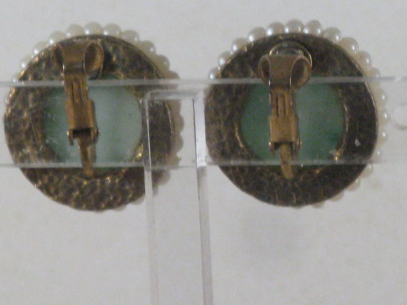 Vintage Green Peking Glass Clip On Earrings (E-2-… - image 4
