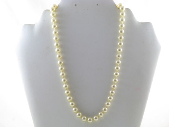 Trifari Vintage Glass Faux Pearl Necklace (N-2-4) - image 1