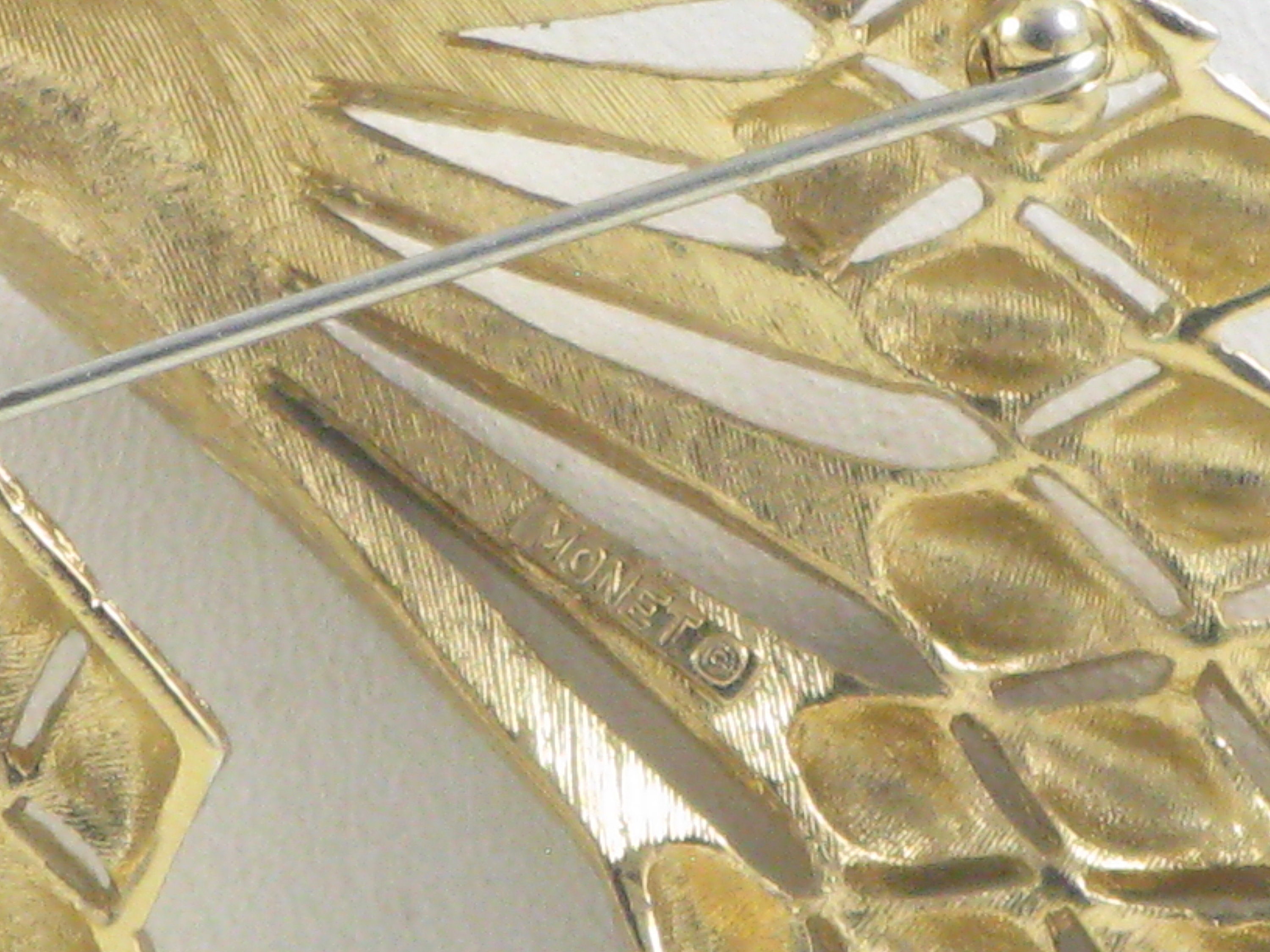 Vintage Collectible Monet Gold Tone Swag Brooch Pin (B-4-6
