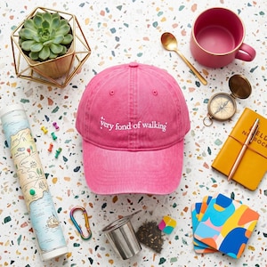 Jane Austen Zitat Hut gestickt, sehr gern zu Fuß Wash Dad Cap, romantische Reader Bookish Geschenk Bekleidung