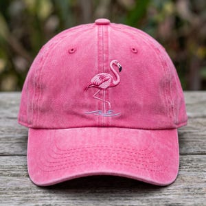 Pinker Flamingo bestickter Hut, Tropische Sommerwäsche-Vaterkappe, Strandurlaubsgeschenk, exotisches Vogelzubehör, Florida-Stil Hut