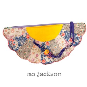 Vintage Dresden Plate Quilt Zipper Pouch, Patchwork Fabric Wristlet Clutch, One of a Kind Quilt Block Makeup Bag