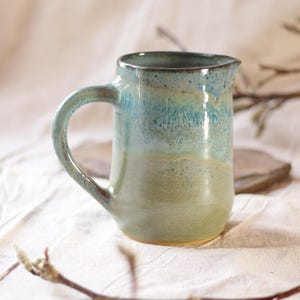 Brocca in gres fatta a mano – Brocca rustica in ceramica verde e blu