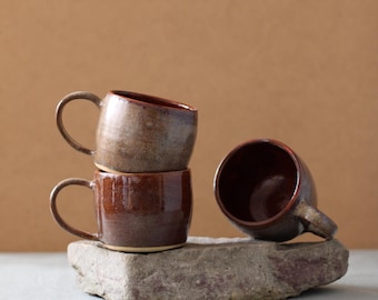 Ręcznie robiony kubek do kawy z kamionki – rustykalny, szkliwiony kubek ceramiczny