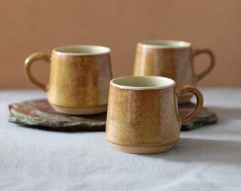 Ręcznie robiony ceramiczny kubek z glazurą Hazel - przytulny, rustykalny kubek do kawy - wyjątkowa ceramika