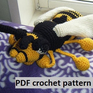 Great Big Wasp - crochet pattern PDF