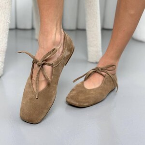 Ballerine Barefoot in pelle scamosciata con lacci, scarpe Mary Jane da donna con punta quadrata, suola morbida e flessibile, comode ballerine slip-on da tutti i giorni Suede Sand