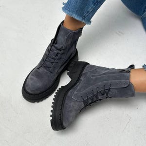 Women’s Grey Suede Lace-Up Ankle Boots – Demi-Season Casual Chunky Sole Combat Style for Autumn and Spring Everyday Wear