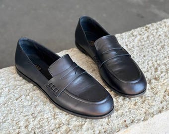 Women’s Classic Black Leather Loafers, Slip-On Dress Shoes, Comfortable Everyday Flats, Stylish Office and Casual Footwear, Fall Shoes