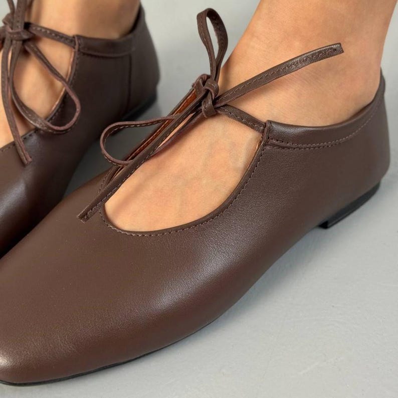 Ballerine Barefoot in pelle scamosciata con lacci, scarpe Mary Jane da donna con punta quadrata, suola morbida e flessibile, comode ballerine slip-on da tutti i giorni immagine 14