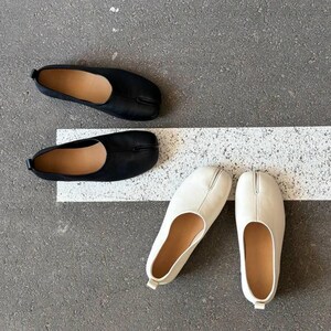 Women's split-toe leather tabi ballet flats with soft sole and minimalist barefoot design, ideal for fall casual wear